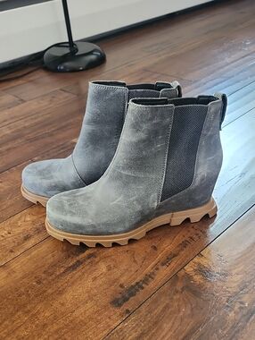 Sorel Joan of Arctic Womens Size 10  Wedge Chelsea boots